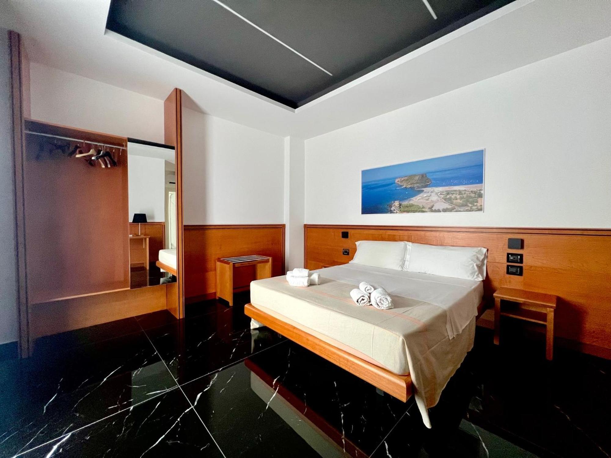 Hotel Tea Deluxe - Praia Praia a Mare Dış mekan fotoğraf
